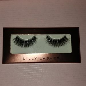 Pair of Lilly Lashes